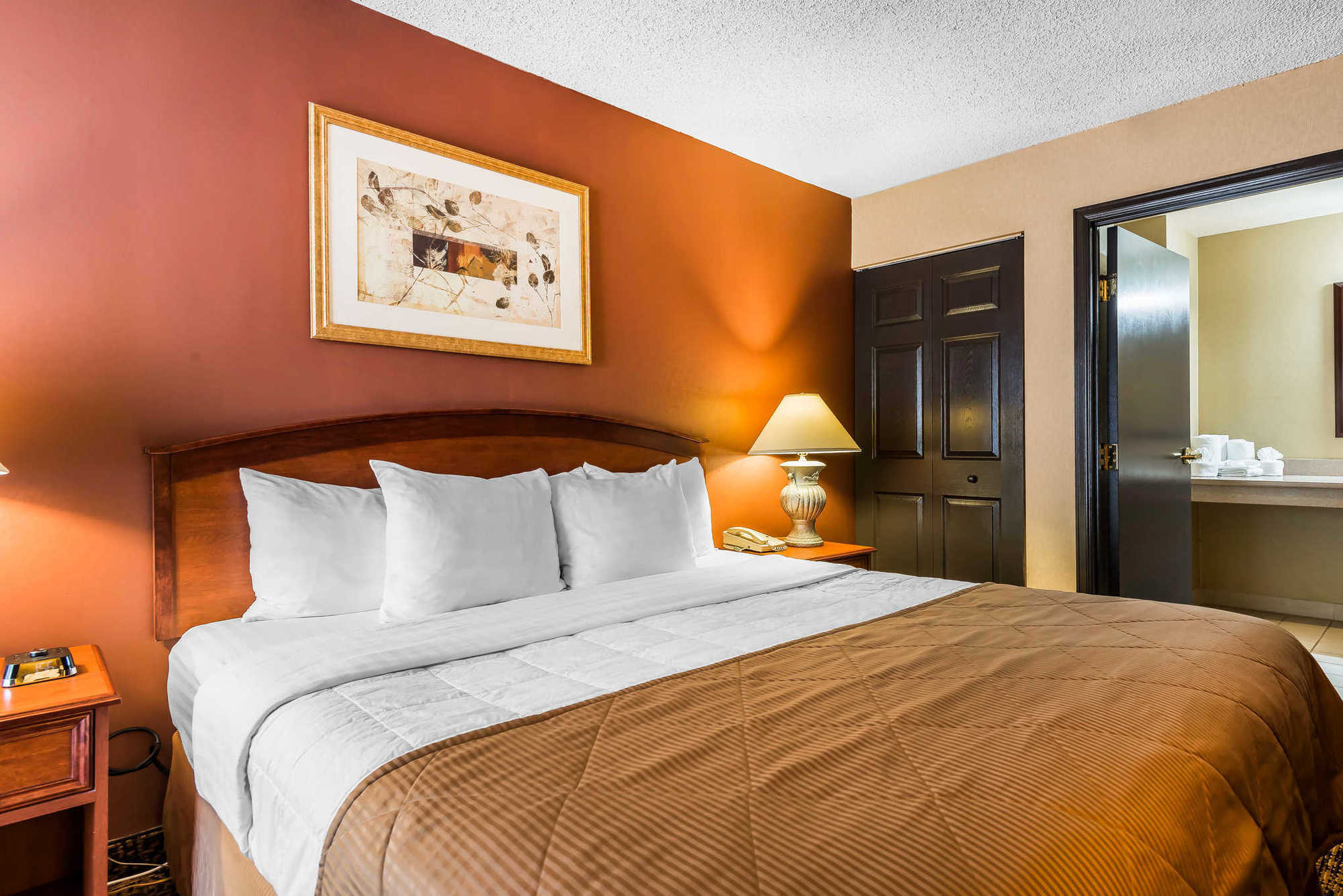Clarion Hotel & Conference Center Colorado Springs Habitación foto