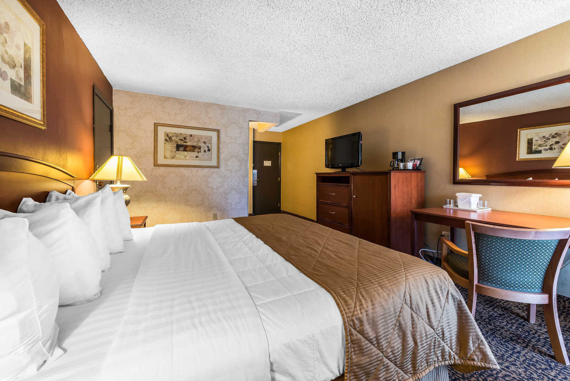 Clarion Hotel & Conference Center Colorado Springs Habitación foto