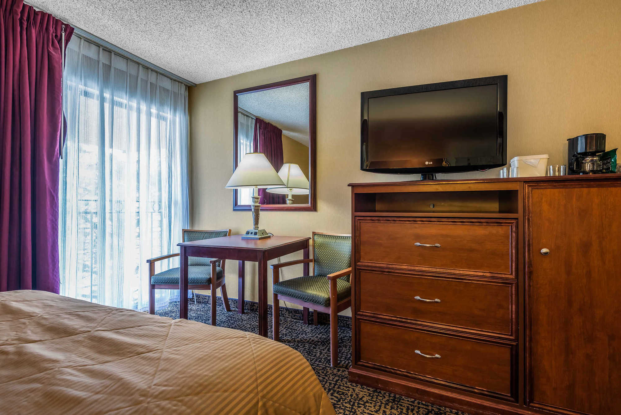Clarion Hotel & Conference Center Colorado Springs Habitación foto