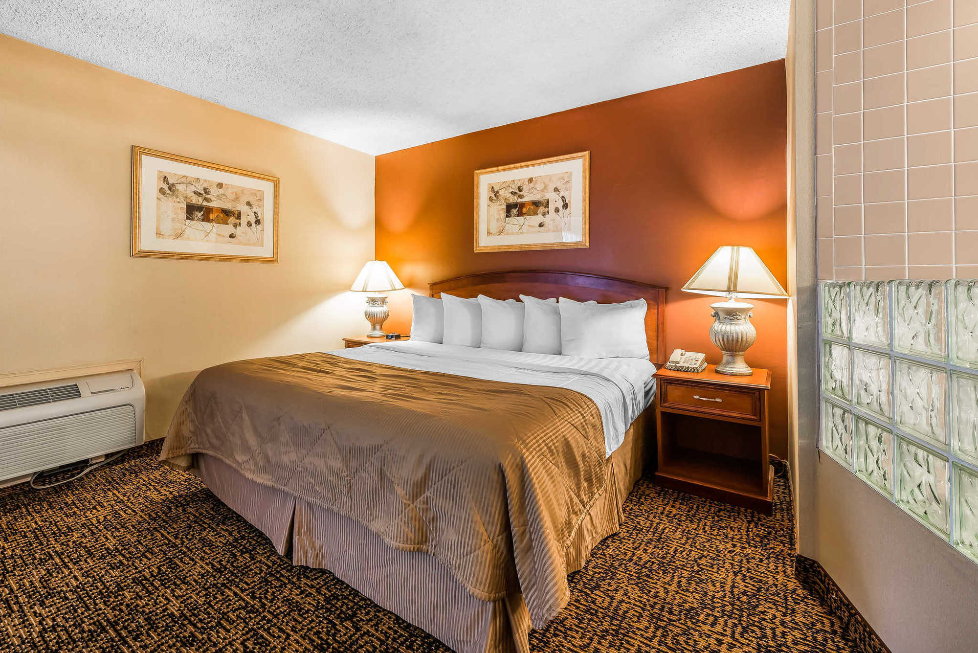 Clarion Hotel & Conference Center Colorado Springs Habitación foto