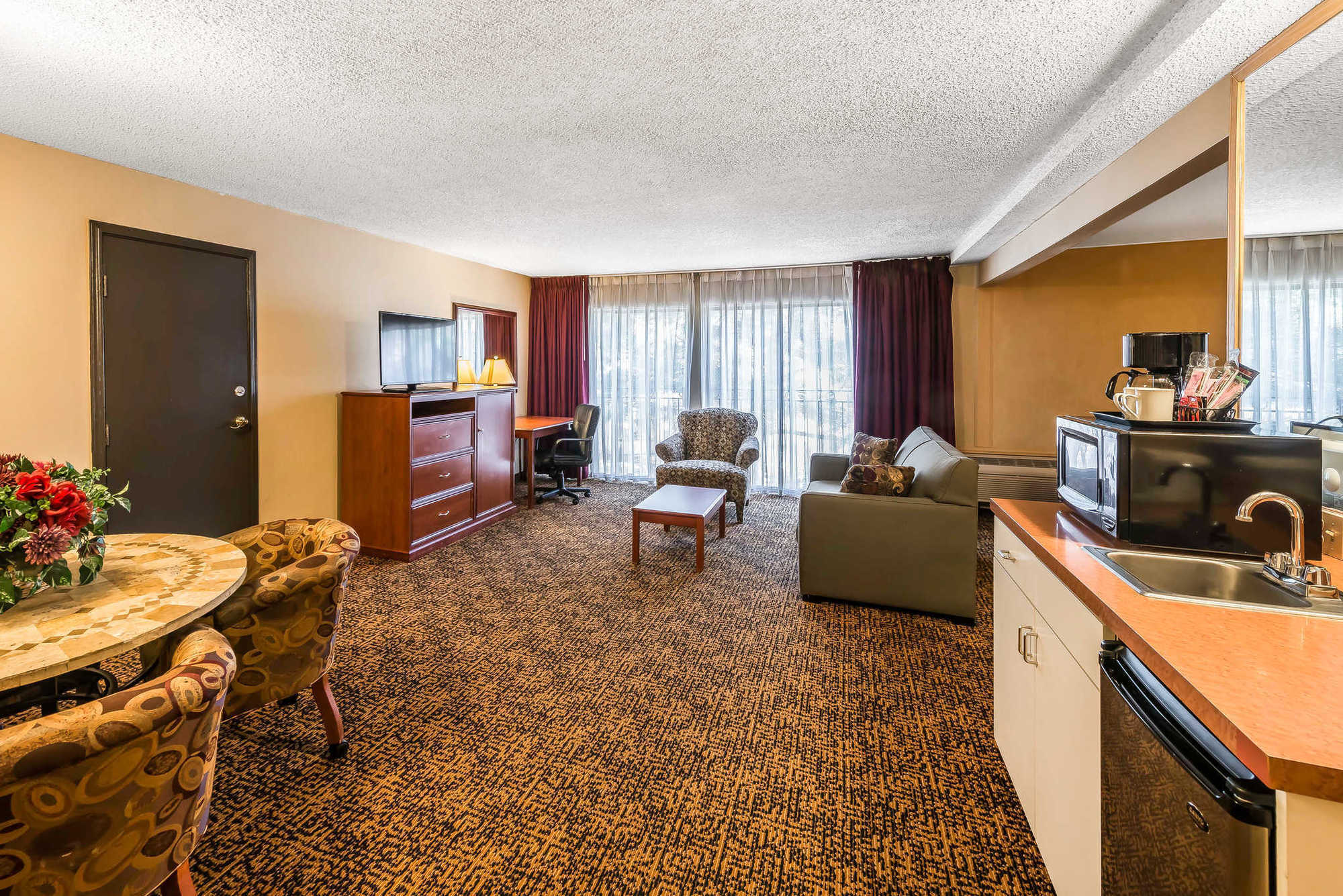 Clarion Hotel & Conference Center Colorado Springs Habitación foto