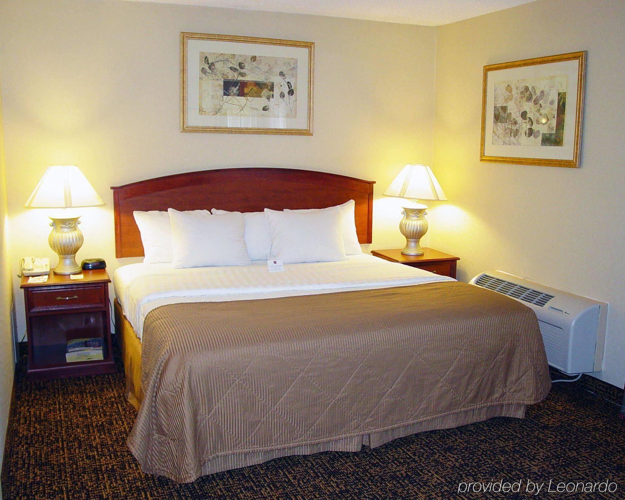 Clarion Hotel & Conference Center Colorado Springs Habitación foto